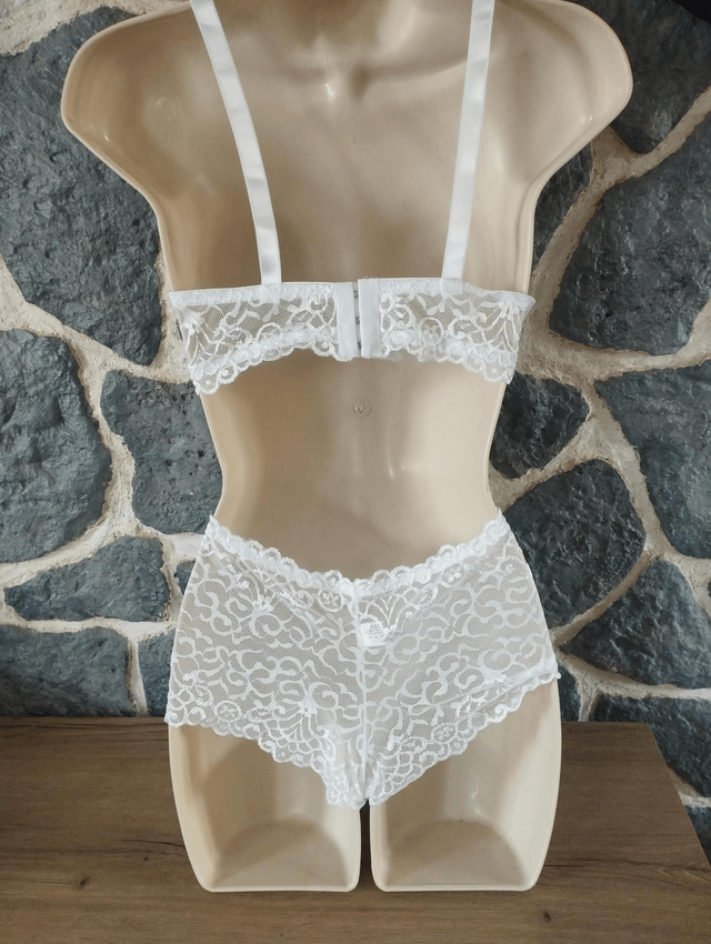 Ensemble bonnet C ivoire avec armatures et rembourrage et son shorty