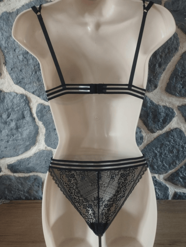 Ensemble triangle sans armatures ni rembourrage avec brides