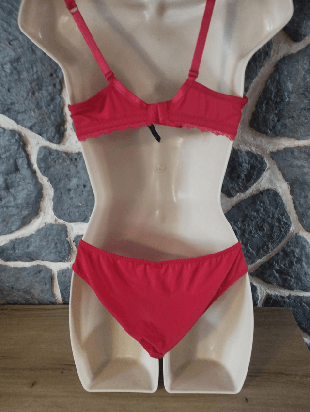 Ensemble bonnet 85C sans rembourrage avec armatures et M / L pour la culotte