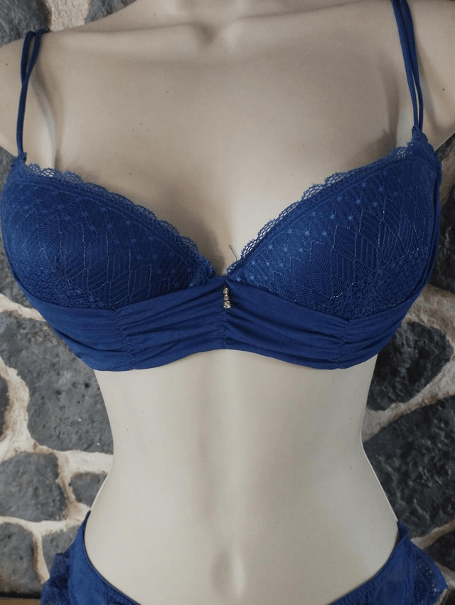 Ensemble bonnet C bleu royal 85C et 90C . rembourrage léger.Tangas en  38, 40 ou 42