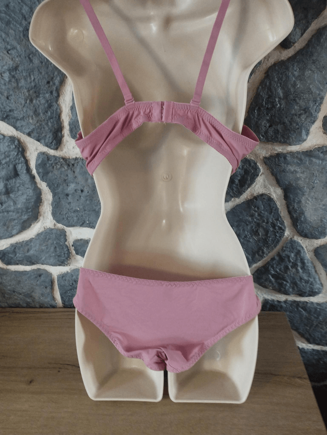 Ensemble bonnet C 100C pour le haut avec rembourrage et armatures et 44 pour le bas