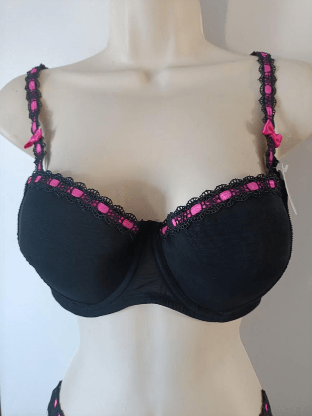 Ensemble Bonnet D avec string noir et fushia, avec armatures et rembourrage amovible 