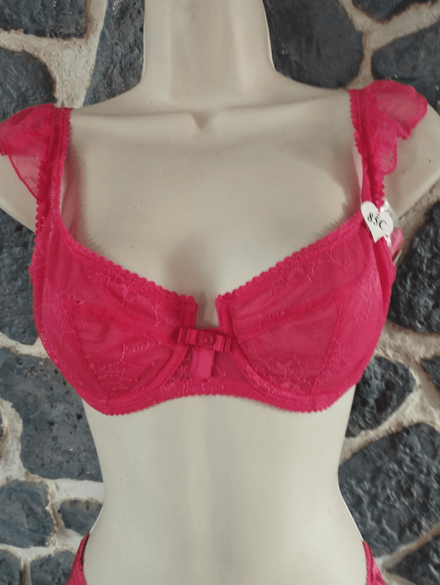 Ensemble 85C avec armatures sans rembourrage. Shorty en 38/40
