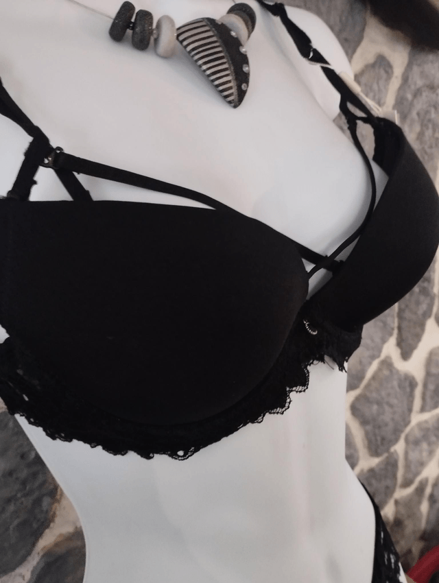 Ensemble noir avec brides amovibles et culotte sans coutures