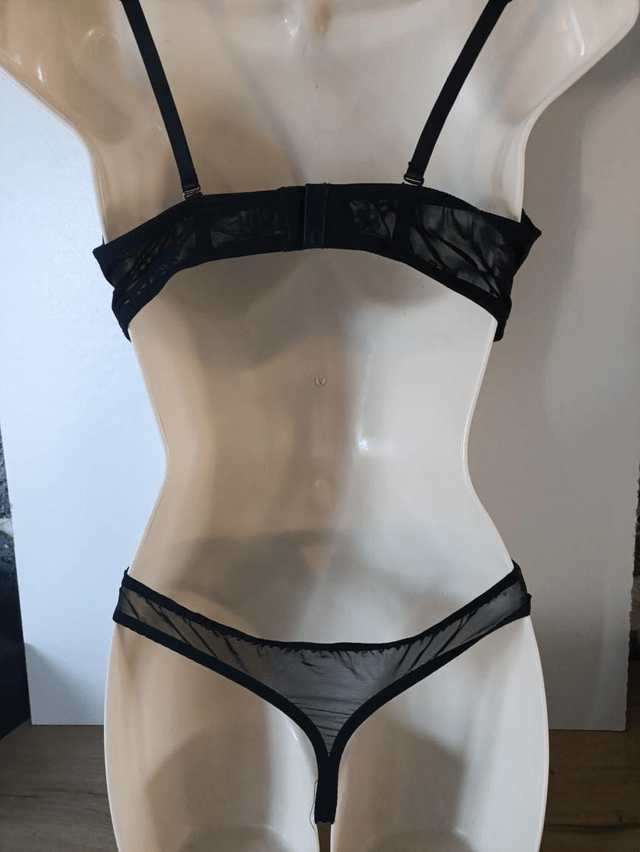 Ensemble Bonnet D avec string noir et fushia, avec armatures et rembourrage amovible 