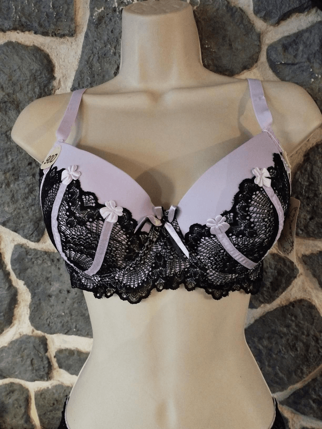 Ensemble bonnet D parme et noir avec rembourrage et armatures