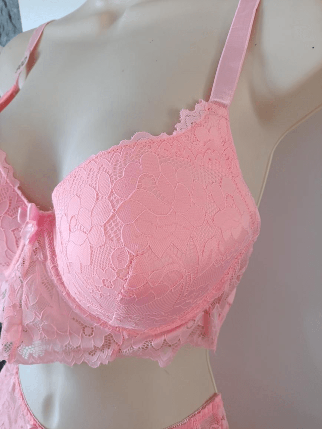 Ensemble bonnet D rose avec shorty . Armatures et rembourrage léger 