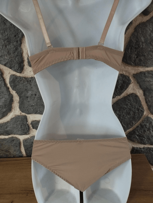 Ensemble saumon et beige  avec armatures et  rembourrage important
