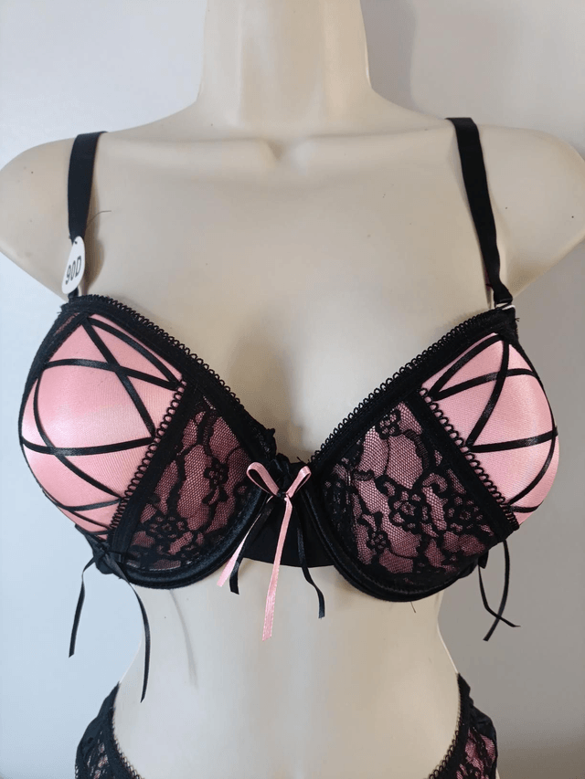 Ensemble bonnet D noir et rose avec tangas 16.90€