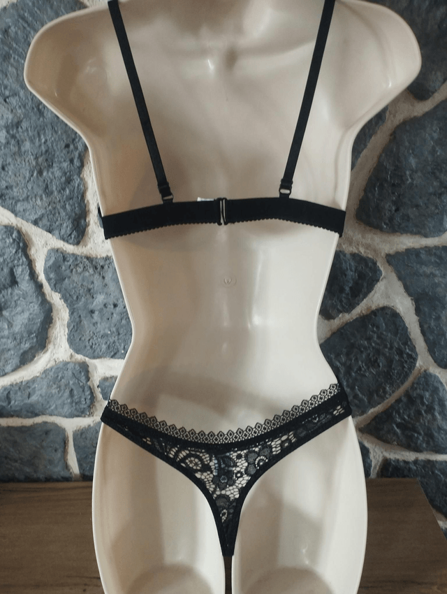 Ensemble triangle sans armatures L pour le haut et M pour le bas 