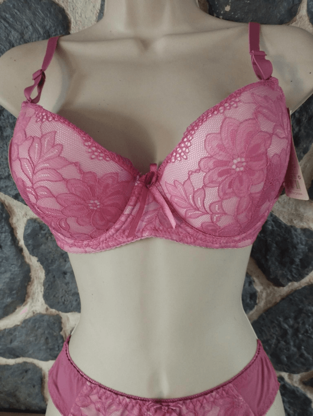 Ensemble bonnet C 90C  et 105C et M/L  ou Xl pour le tanga
