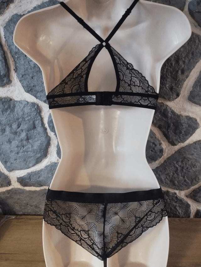 Ensemble triangle sans armatures ni rembourrage rose avec dos papillon
