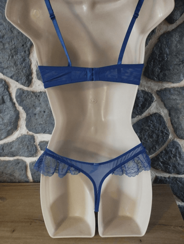 Ensemble bonnet C bleu royal 85C et 90C . rembourrage léger.Tangas en  38, 40 ou 42