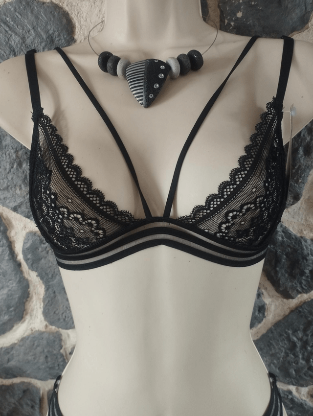 Ensemble triangle sans armatures ni rembourrage avec brides