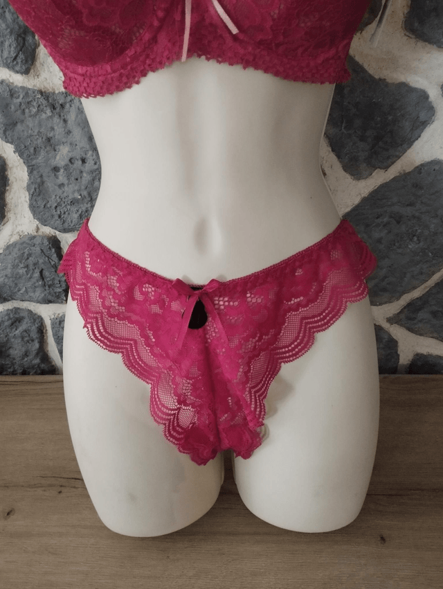 Ensemble bonnet B fushia avec armatures et rembourrage, push up, tanga pour le bas