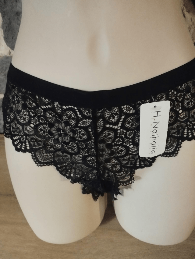 Ensemble triangle sans armatures ni rembourrage noir avec dos papillon