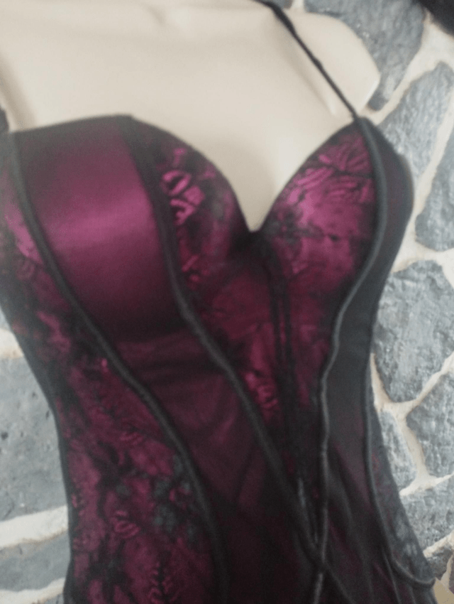 Nuisette noire et fushia avec string