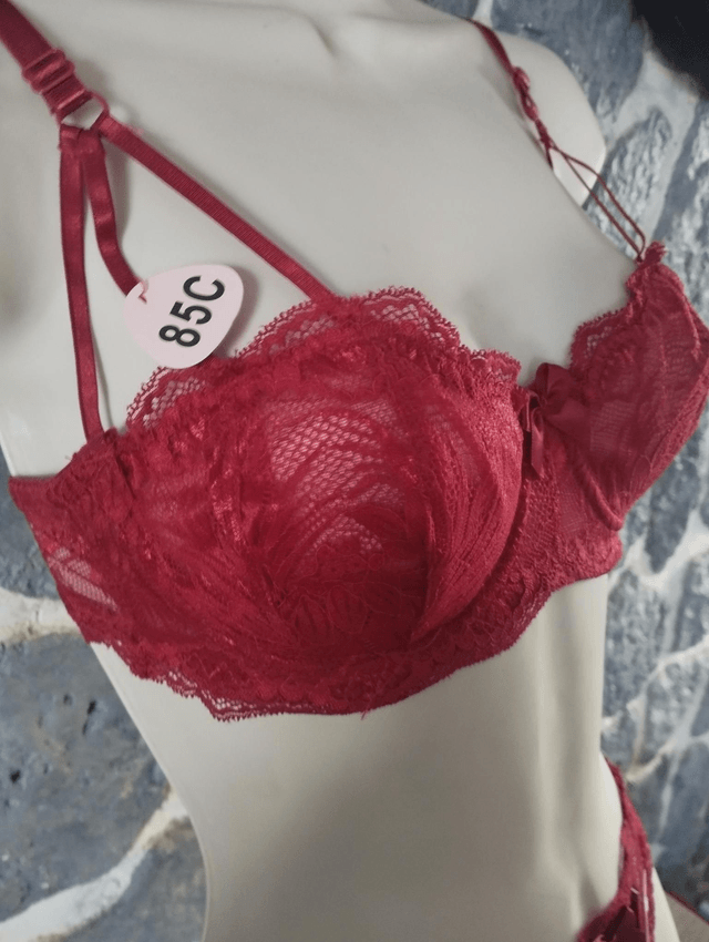 Ensemble rouge grenat sans rembourrage avec armatures