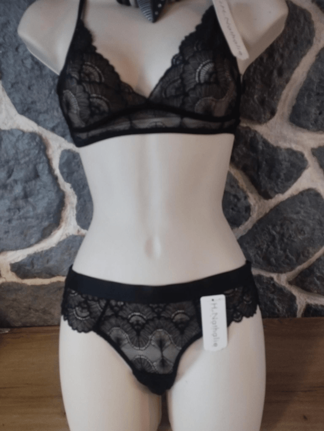 Ensemble triangle sans armatures ni rembourrage rose avec dos papillon