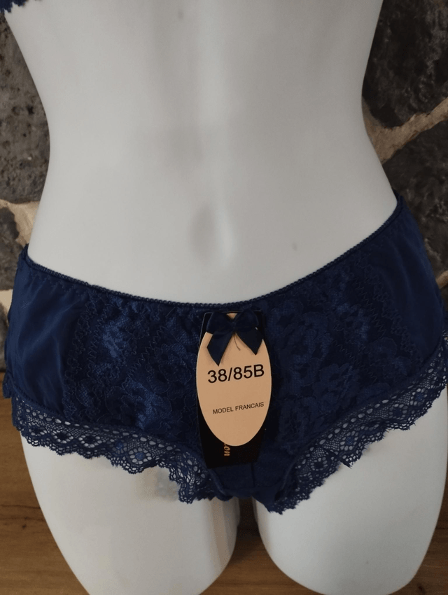 Ensemble bonnet B bleu marine  avec armatures et léger rembourrage