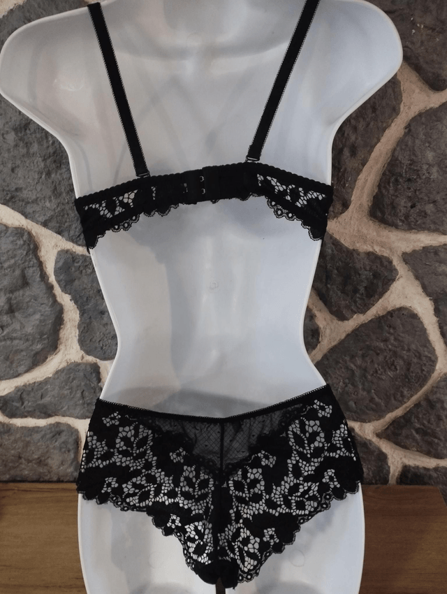 Ensemble noir avec brides amovibles et culotte sans coutures