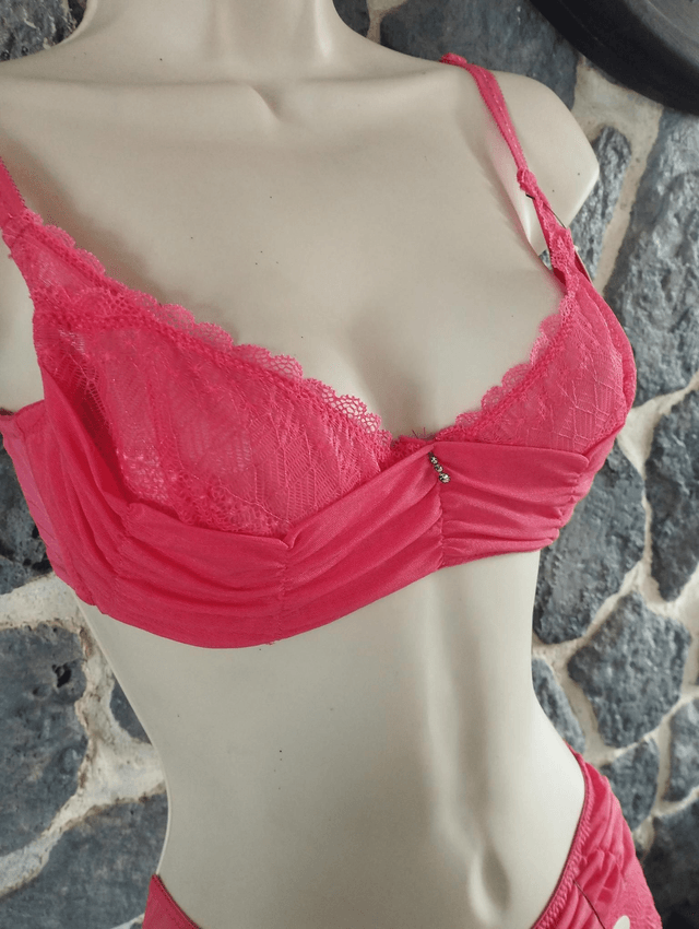 Ensemble Corail sans rembourrage avec armatures et sa culotte