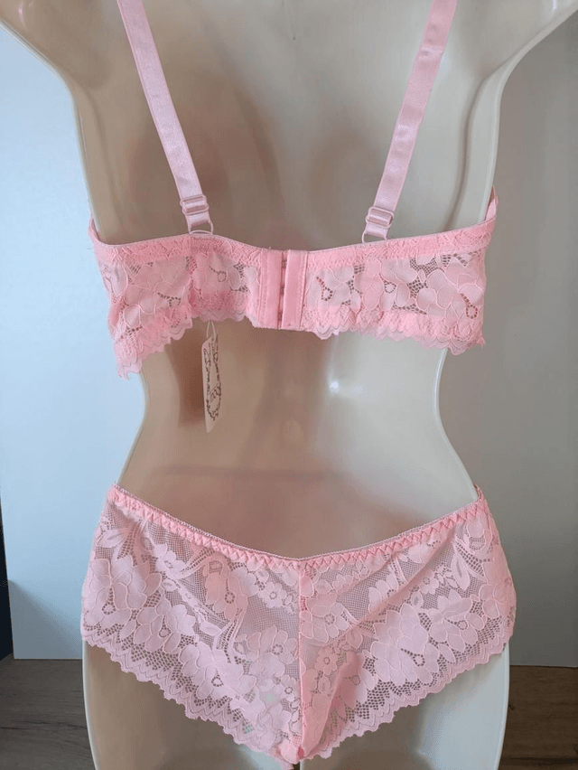 Ensemble bonnet D rose avec shorty . Armatures et rembourrage léger 