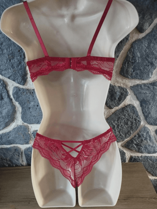 Ensemble rouge grenat sans rembourrage avec armatures