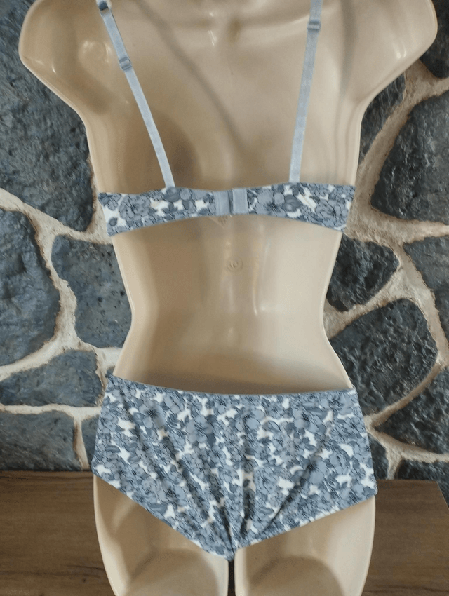 Ensemble 85C avec armatures et léger rembourrage. 42/44 pour le shorty