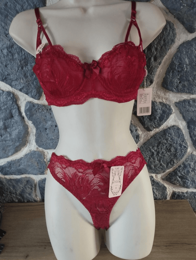 Ensemble rouge grenat sans rembourrage avec armatures