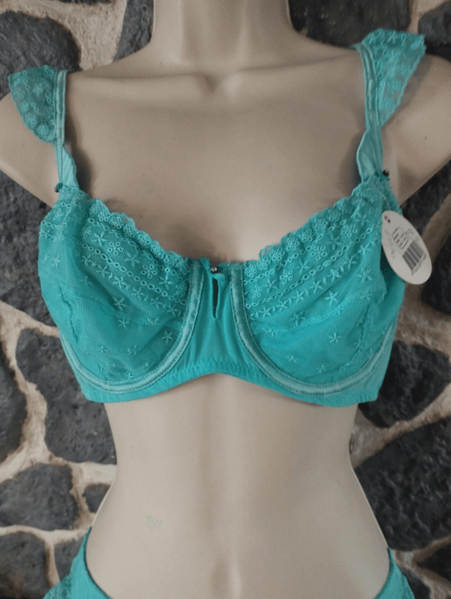 Ensemble bonnet C 85C non rembourré avec armatures et 36 pour le string et culotte