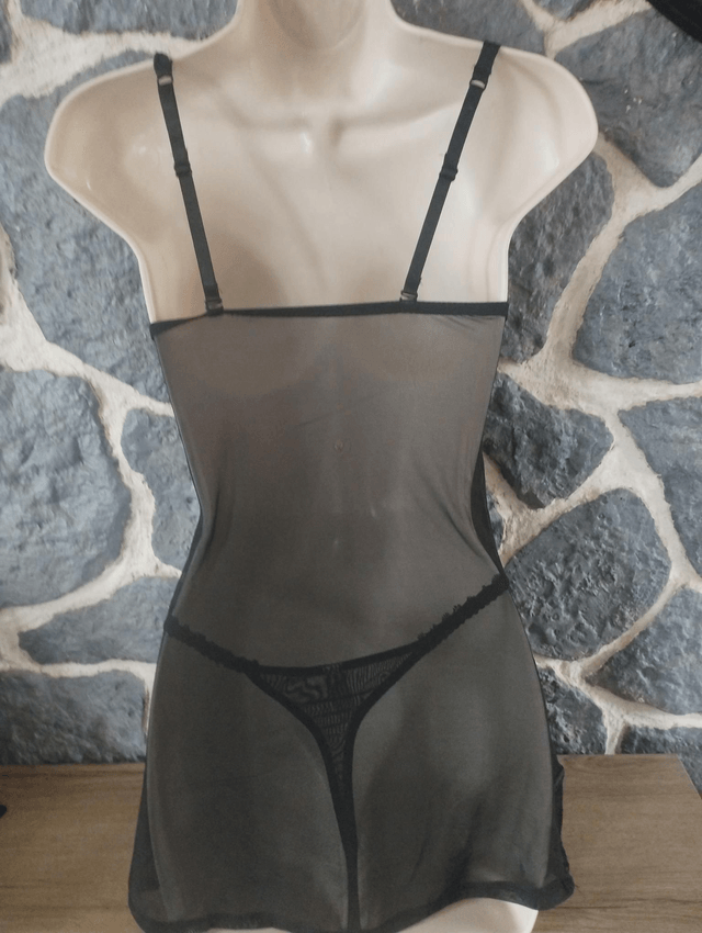 Nuisette noire et fushia avec string