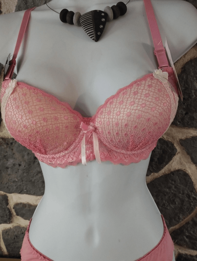 Ensemble rose  avec armatures et  rembourrage important