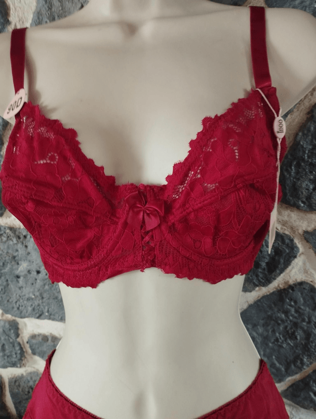 Ensemble rouge grenat avec armatures