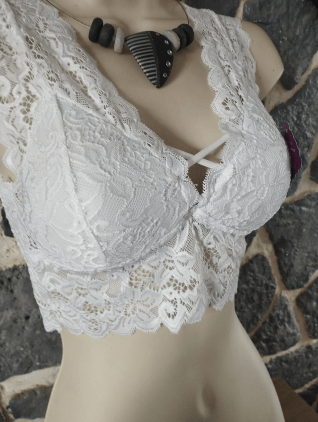 Brassière blanche avec lacets décoratifs S/M ou L
