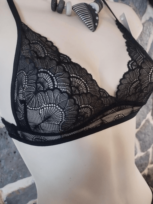 Ensemble triangle sans armatures ni rembourrage rose avec dos papillon