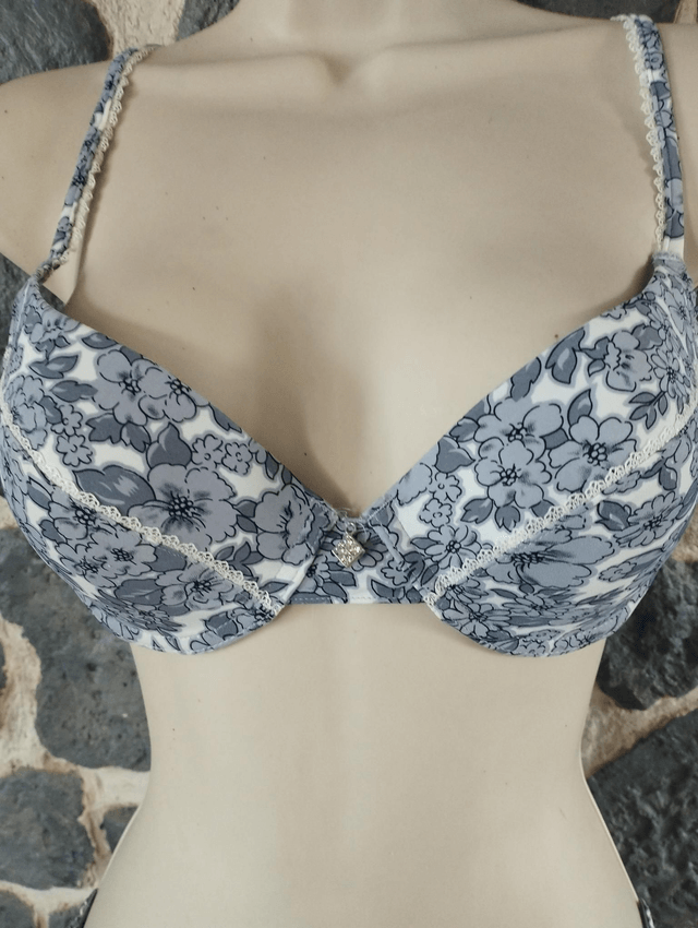Ensemble 85C avec armatures et léger rembourrage. 42/44 pour le shorty