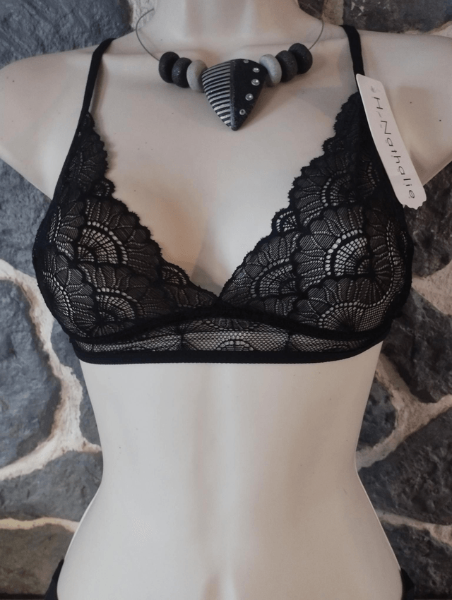 Ensemble triangle sans armatures ni rembourrage rose avec dos papillon