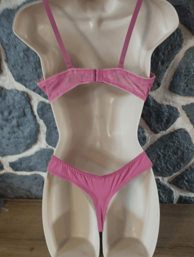 Ensemble bonnet C 90C  et 105C et M/L  ou Xl pour le tanga