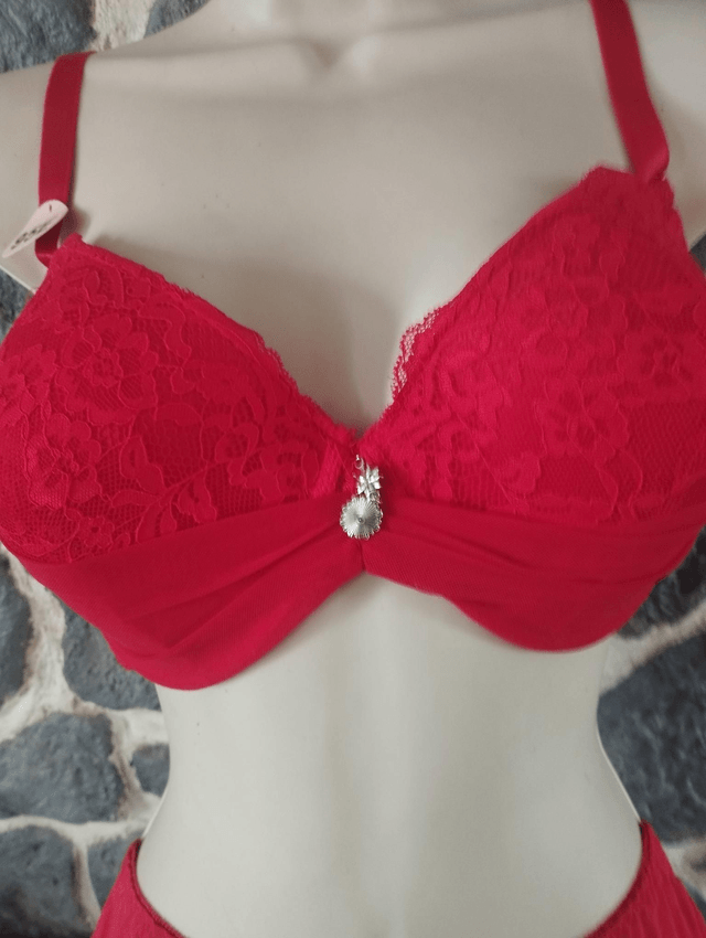 Ensemble rouge bonnet E avec armatures et rembourrage