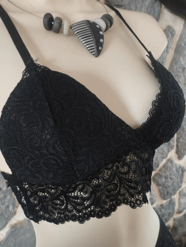 Ensemble triangle noir dos nageur pour le haut et élastique pour la culotte sans couture 
