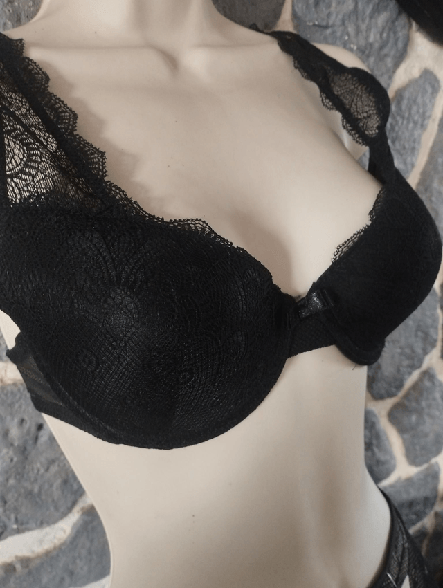 Ensemble bonnet C 85C et L pour le tanga