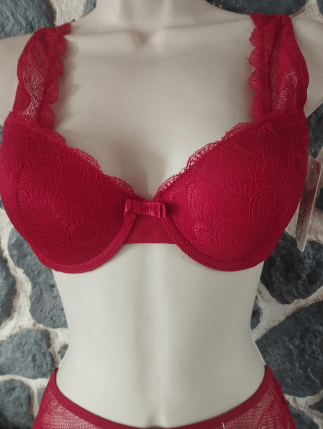 Ensemble bonnet C rouge avec armatures et rembourrage + brésilien
