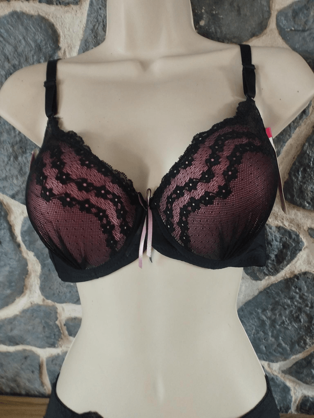 Ensemble 100C avec rembourrage léger et armatures et XL XxL pour la culotte