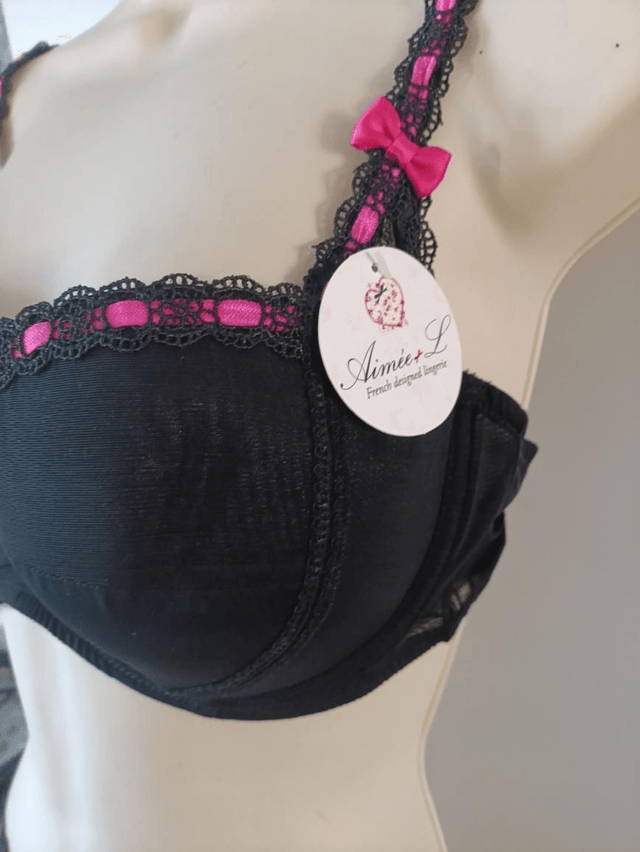 Ensemble Bonnet D avec string noir et fushia, avec armatures et rembourrage amovible 
