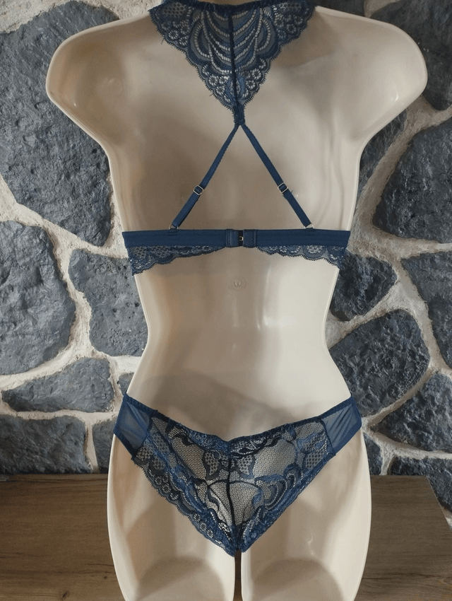 Ensemble triangle sans armatures ni rembourrage bleu marine dos papillon