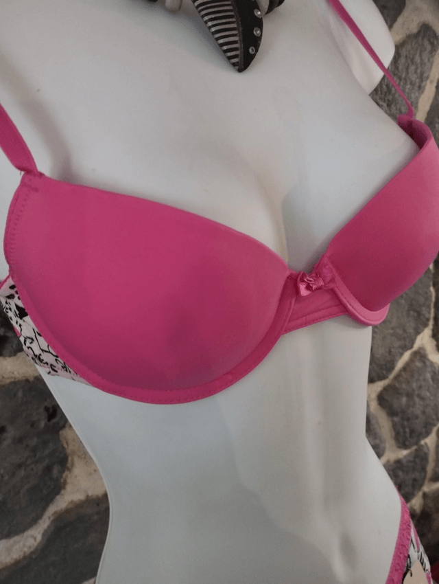 Ensemble rose et blanc graffitis love avec armatures et léger rembourrage
