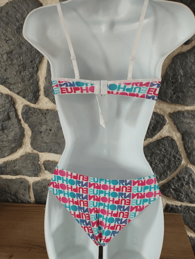 Ensemble bonnet B blanc motifs graffitis  avec léger rembourrage,  armatures et culotte