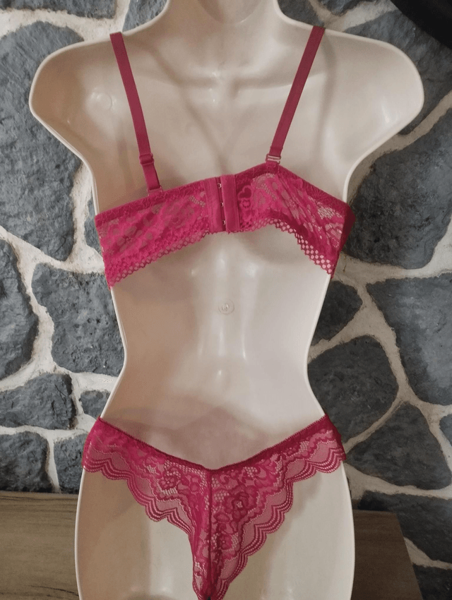 Ensemble bonnet B fushia avec armatures et rembourrage, push up, tanga pour le bas