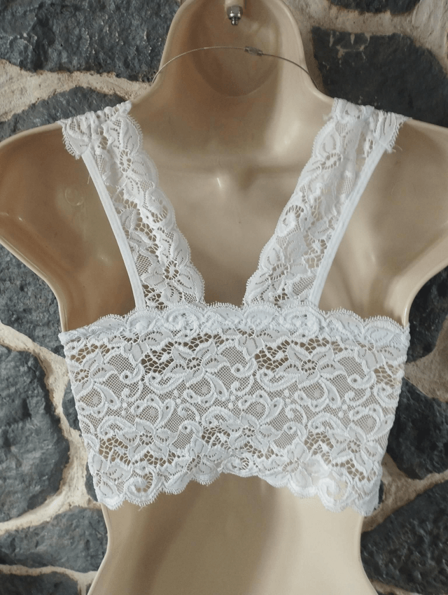 Brassière blanche avec lacets décoratifs S/M ou L